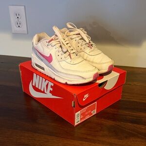 Nike Air Max 90 Sneakers with Pink Accents